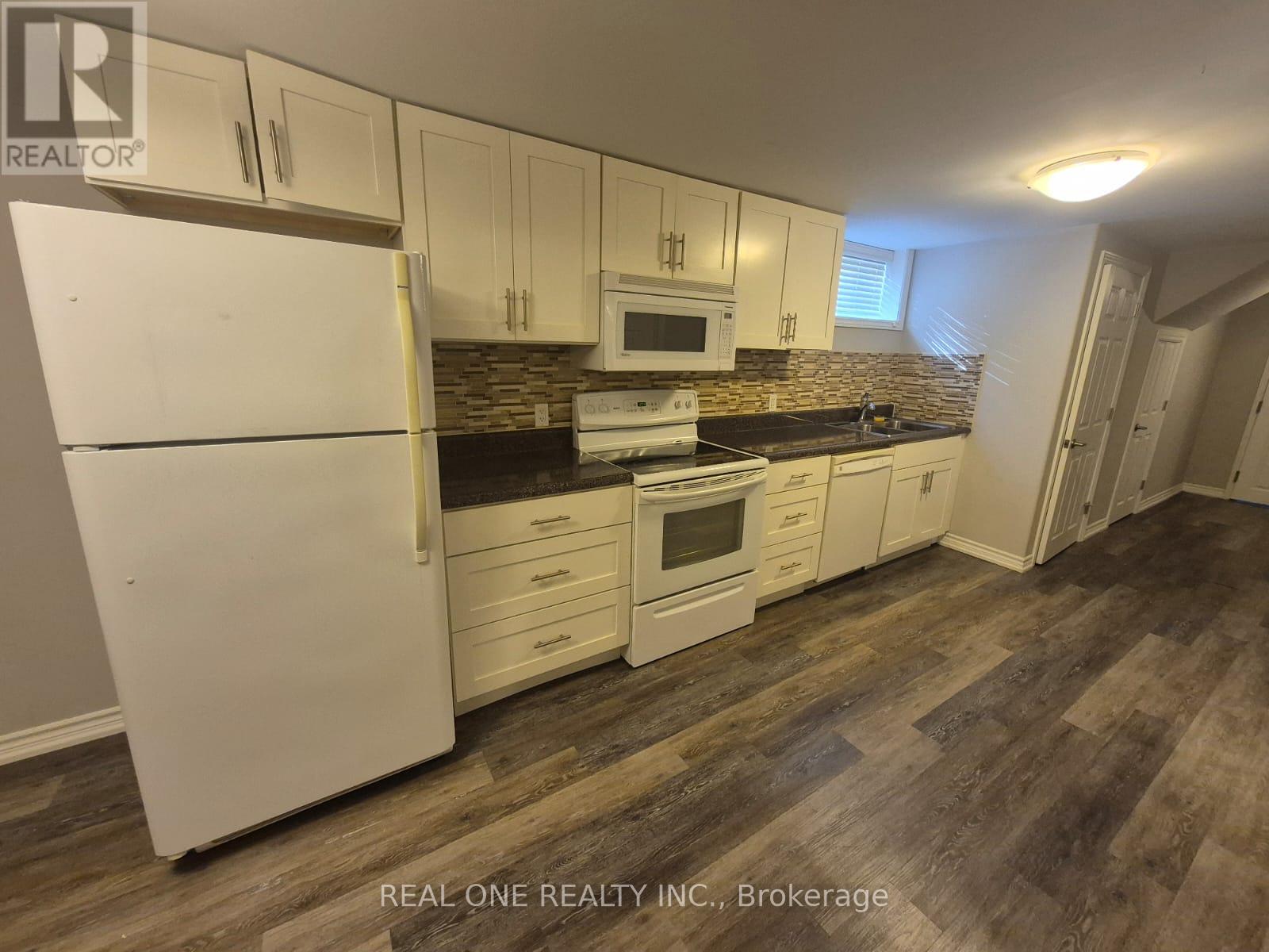 1218 Shamir Crescent, Mississauga, Ontario  L5C 1L1 - Photo 5 - W12408748