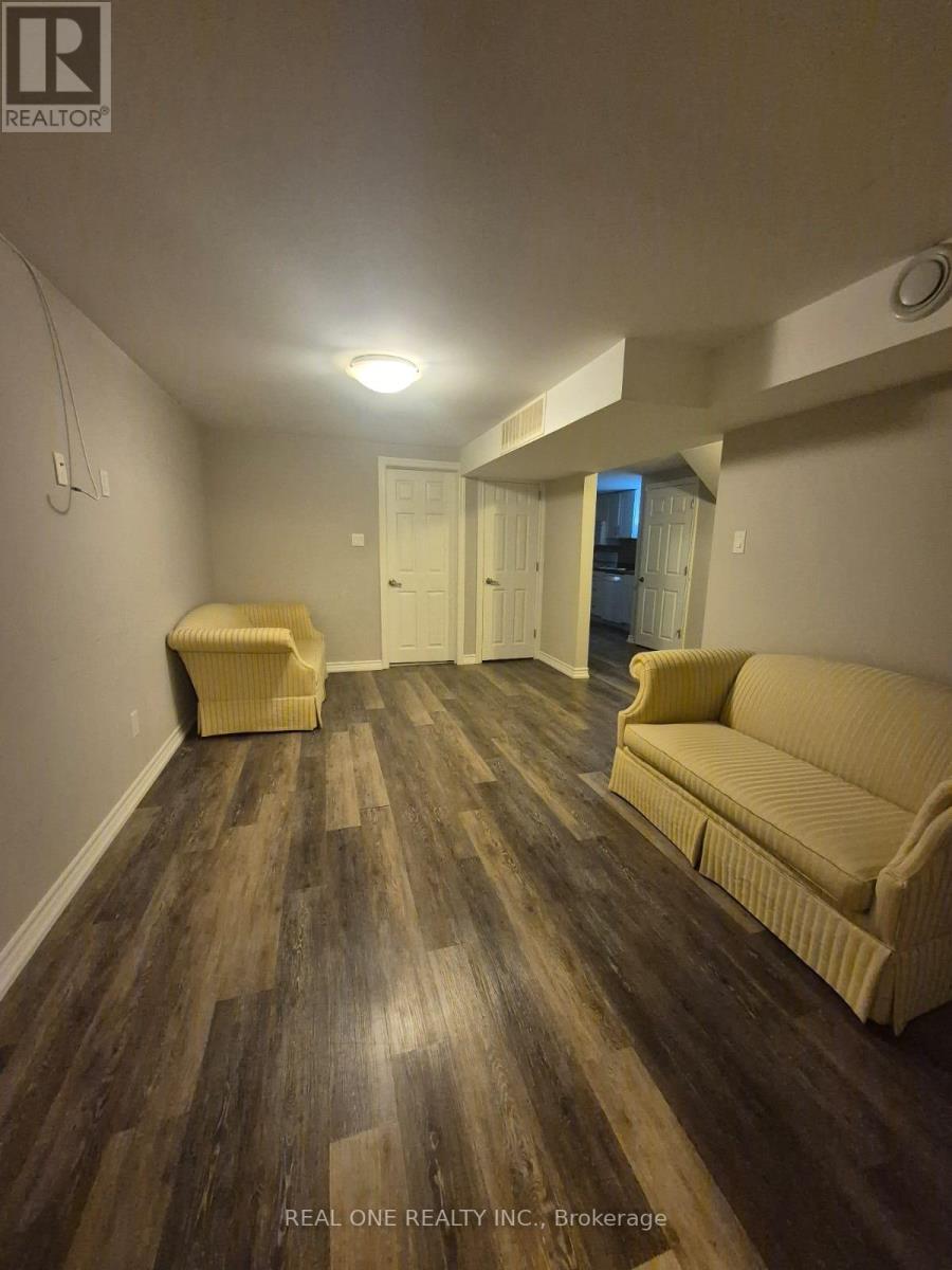 1218 Shamir Crescent, Mississauga, Ontario  L5C 1L1 - Photo 8 - W12408748