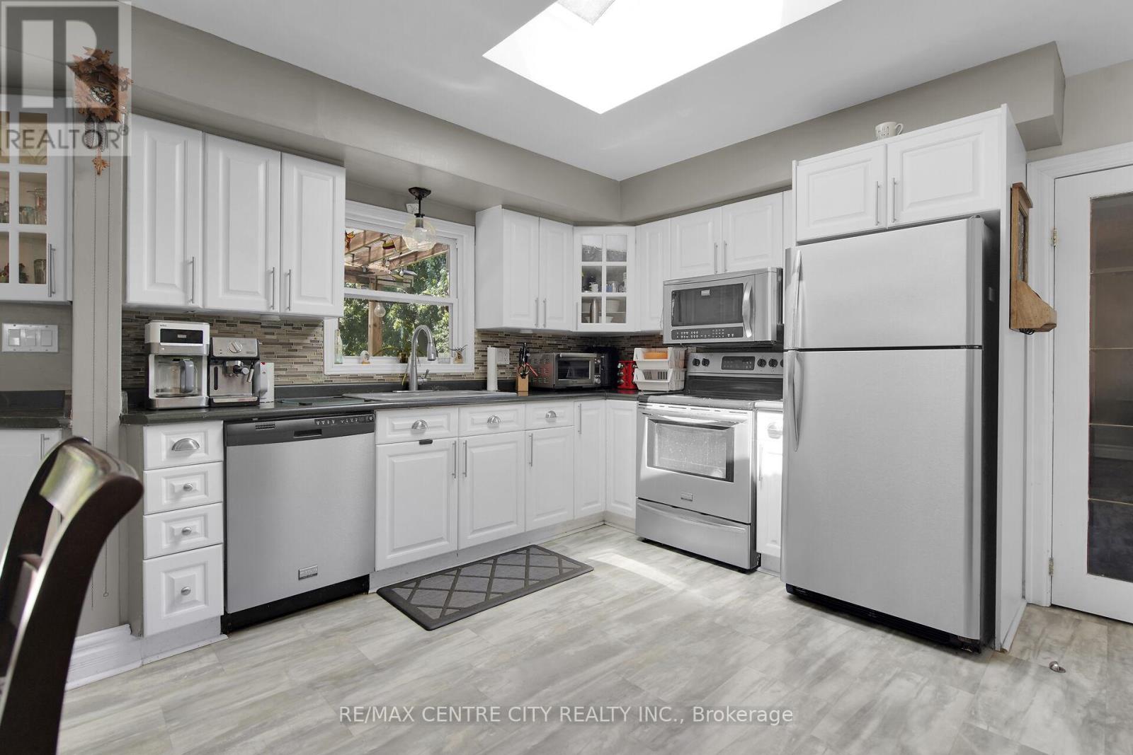 2103 Fanshawe Park Road W, Middlesex Centre, Ontario  N6H 0H6 - Photo 13 - X12410050