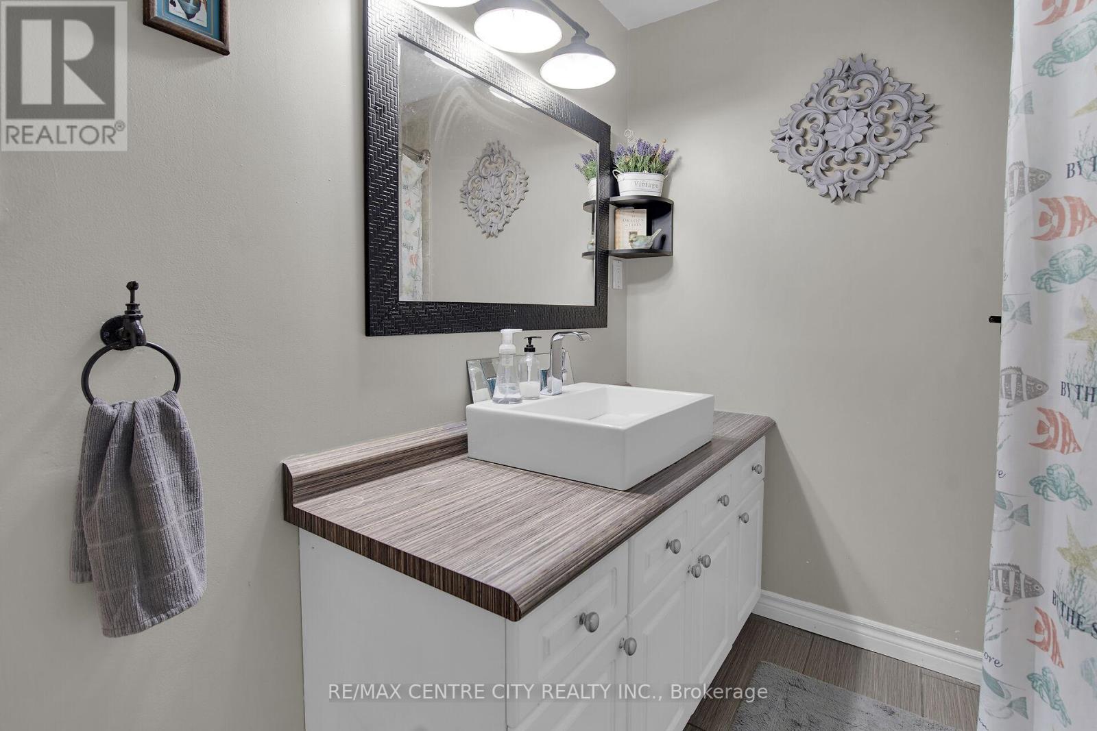 2103 Fanshawe Park Road W, Middlesex Centre, Ontario  N6H 0H6 - Photo 20 - X12410050