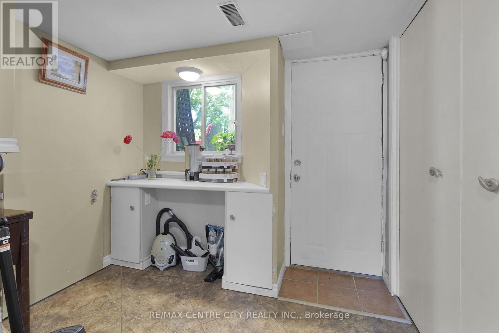 2103 Fanshawe Park Road W, Middlesex Centre, Ontario  N6H 0H6 - Photo 24 - X12410050