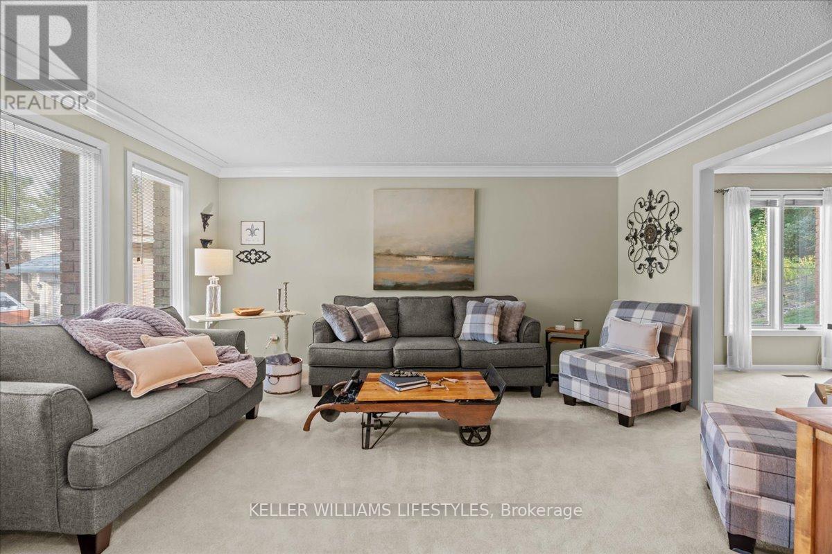 71 Westridge Place, London South, Ontario  N6K 3R3 - Photo 5 - X12410051