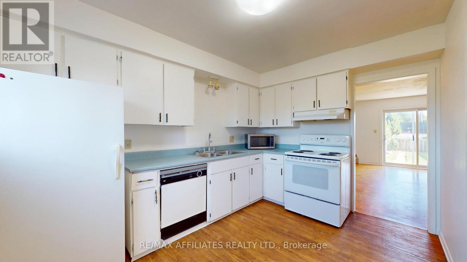 23 Maple Avenue, Brockville, Ontario  K6V 1Y3 - Photo 8 - X12410062