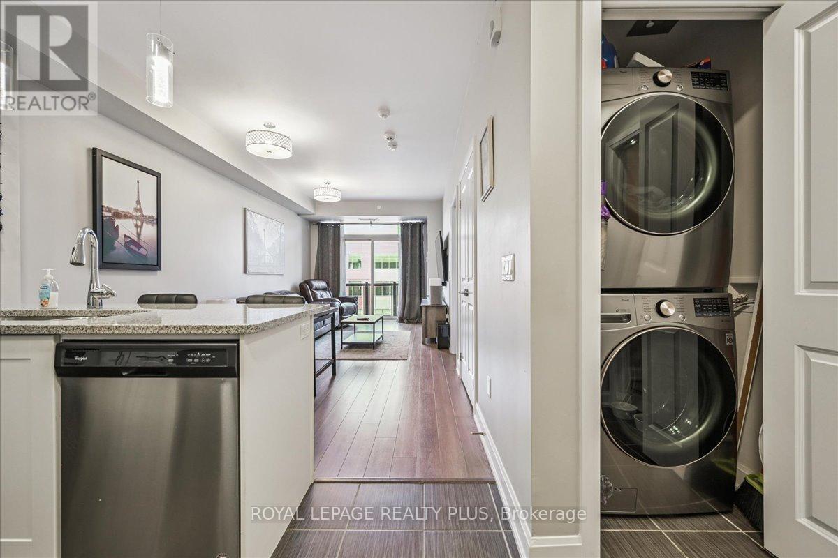 414 - 216 Oak Park Boulevard, Oakville (Ro River Oaks), Ontario  L6H 7S8 - Photo 10 - W12409911