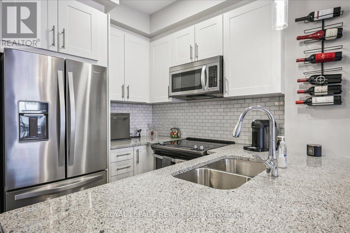 414 - 216 Oak Park Boulevard, Oakville (Ro River Oaks), Ontario  L6H 7S8 - Photo 11 - W12409911