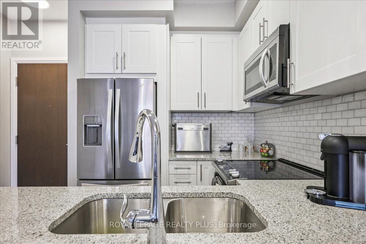 414 - 216 Oak Park Boulevard, Oakville (Ro River Oaks), Ontario  L6H 7S8 - Photo 12 - W12409911