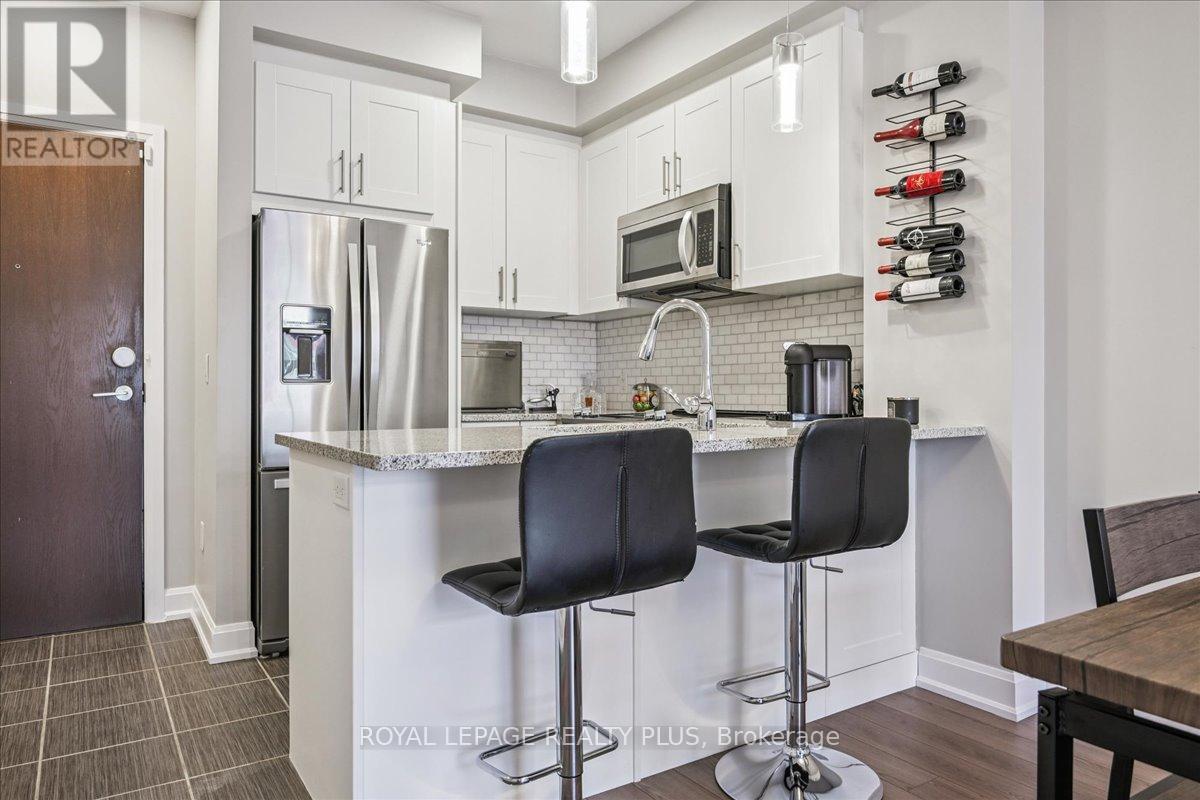 414 - 216 Oak Park Boulevard, Oakville (Ro River Oaks), Ontario  L6H 7S8 - Photo 18 - W12409911