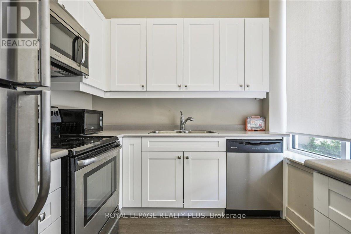 414 - 216 Oak Park Boulevard, Oakville (Ro River Oaks), Ontario  L6H 7S8 - Photo 36 - W12409911