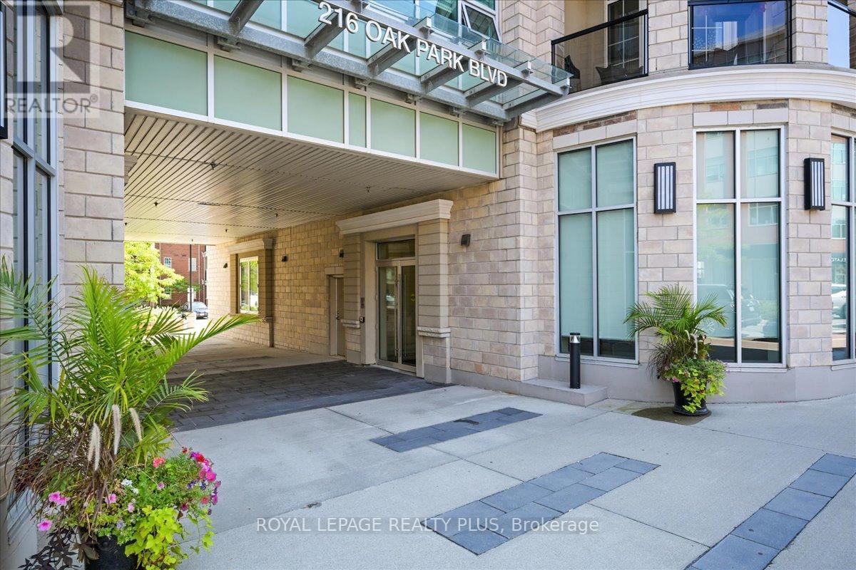 414 - 216 Oak Park Boulevard, Oakville (Ro River Oaks), Ontario  L6H 7S8 - Photo 4 - W12409911