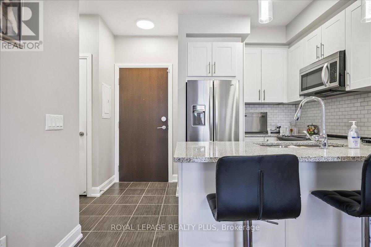 414 - 216 Oak Park Boulevard, Oakville (Ro River Oaks), Ontario  L6H 7S8 - Photo 7 - W12409911