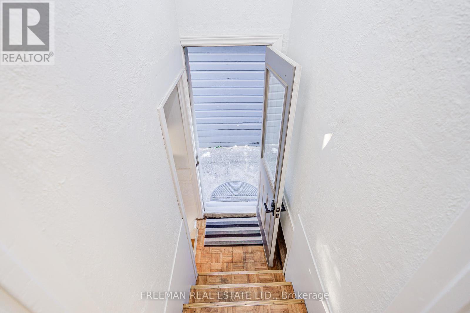 6 Lloyd George Avenue, Toronto (Alderwood), Ontario  M8W 3W4 - Photo 22 - W12409915