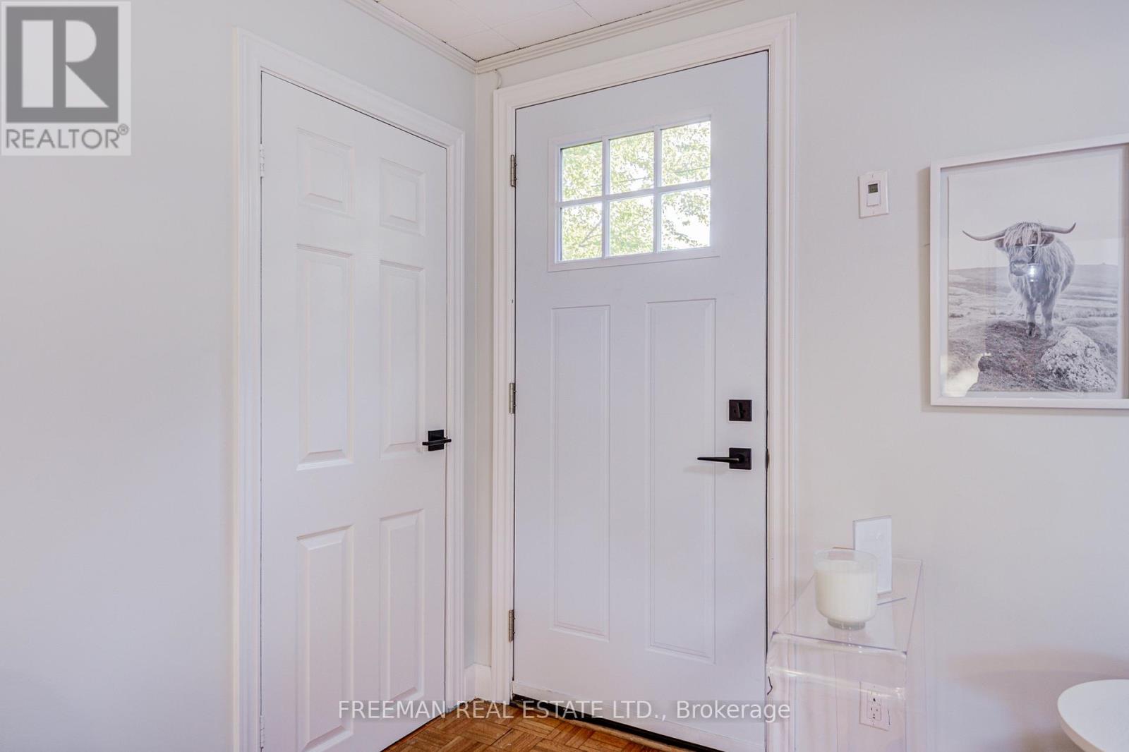 6 Lloyd George Avenue, Toronto (Alderwood), Ontario  M8W 3W4 - Photo 9 - W12409915