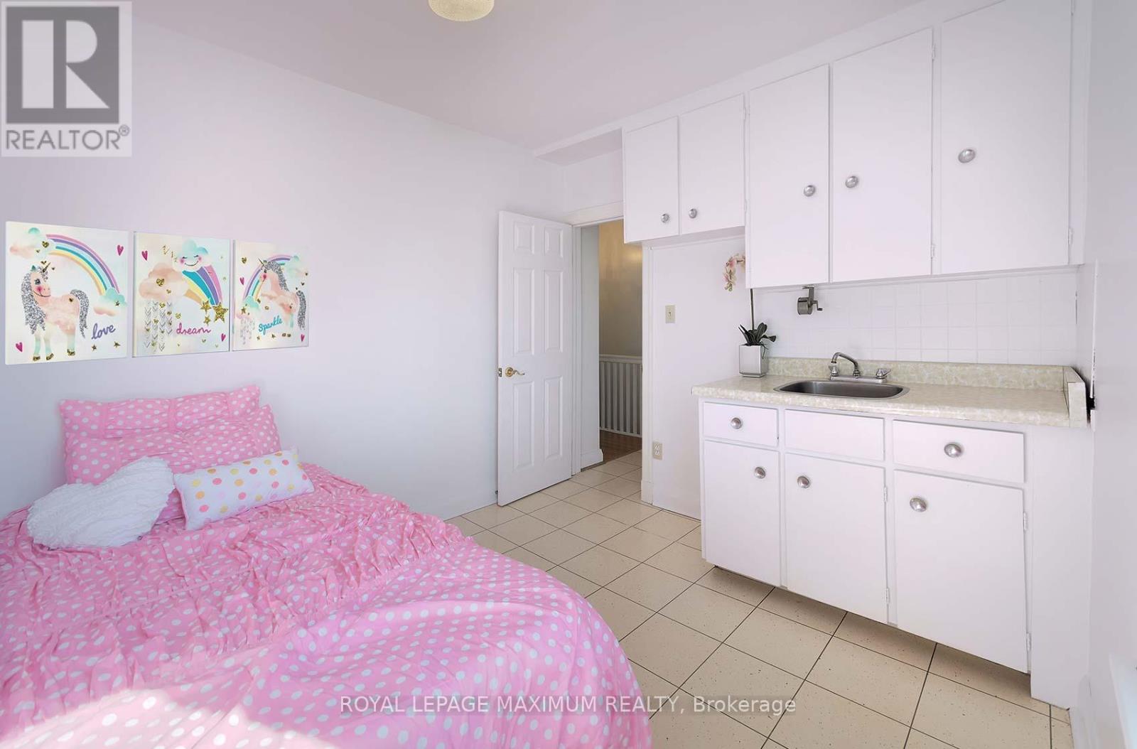 245 Belgravia Avenue, Toronto, Ontario  M6E 2M9 - Photo 25 - W12409974