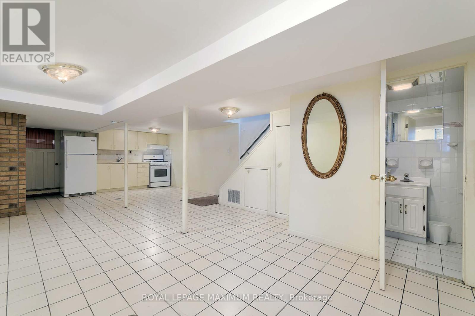 245 Belgravia Avenue, Toronto, Ontario  M6E 2M9 - Photo 29 - W12409974