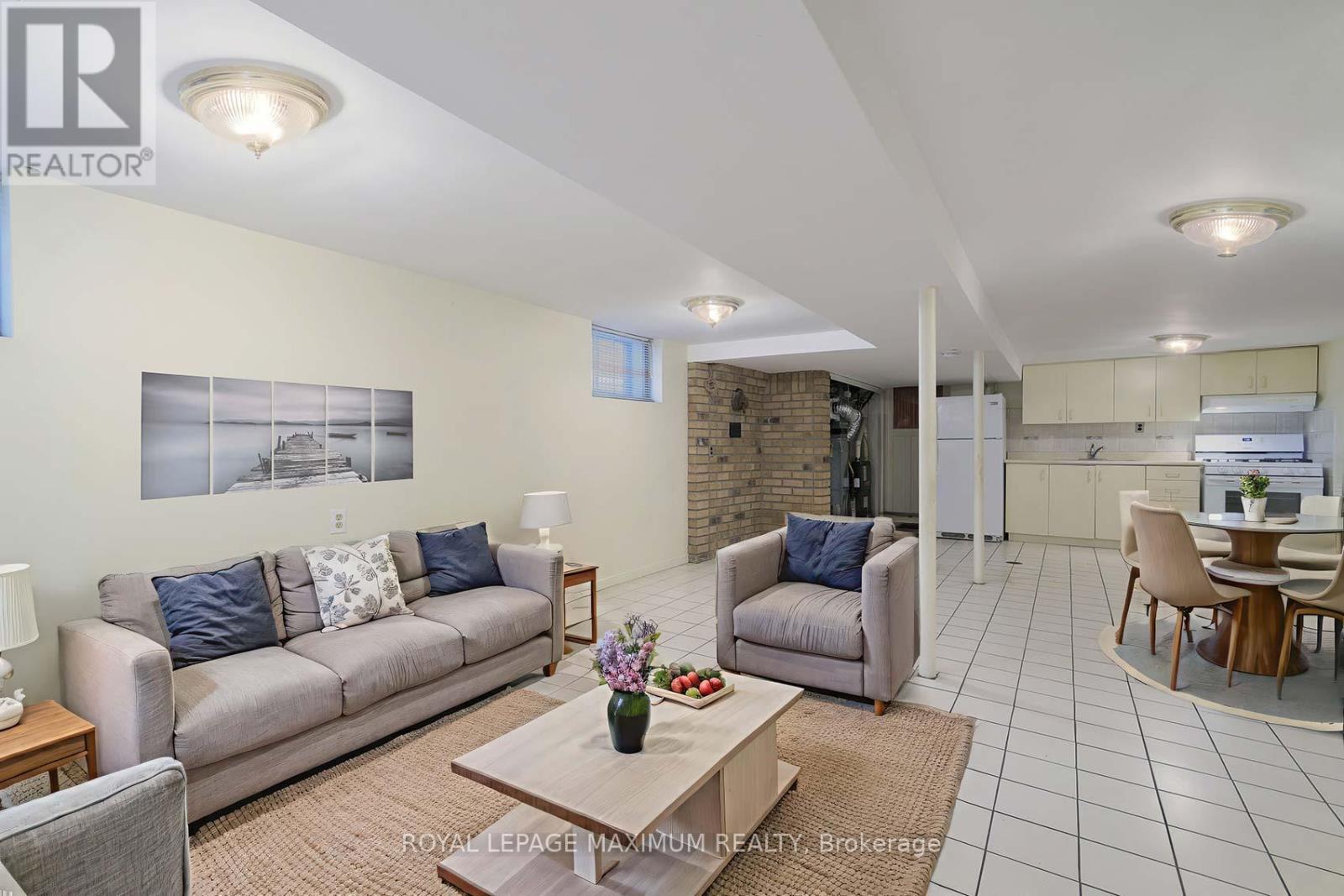 245 Belgravia Avenue, Toronto, Ontario  M6E 2M9 - Photo 31 - W12409974