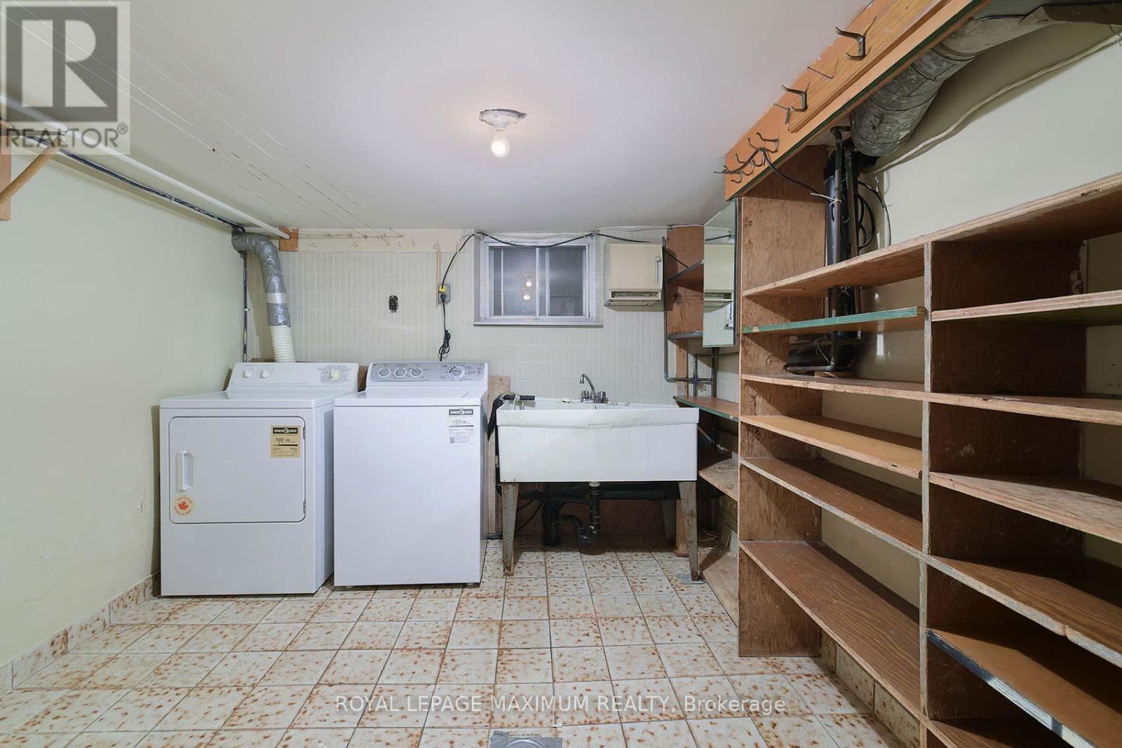 245 Belgravia Avenue, Toronto, Ontario  M6E 2M9 - Photo 34 - W12409974