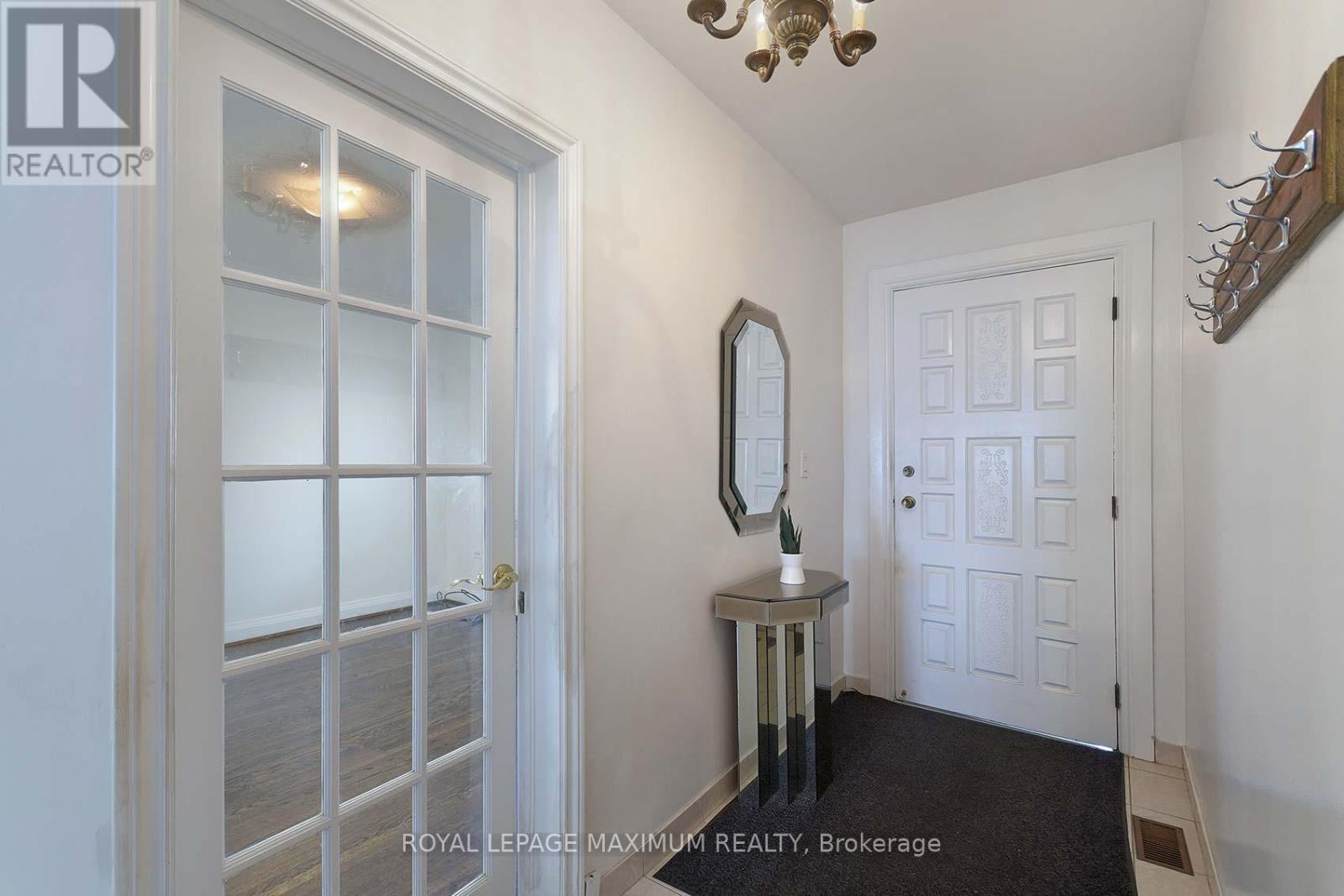 245 Belgravia Avenue, Toronto, Ontario  M6E 2M9 - Photo 7 - W12409974
