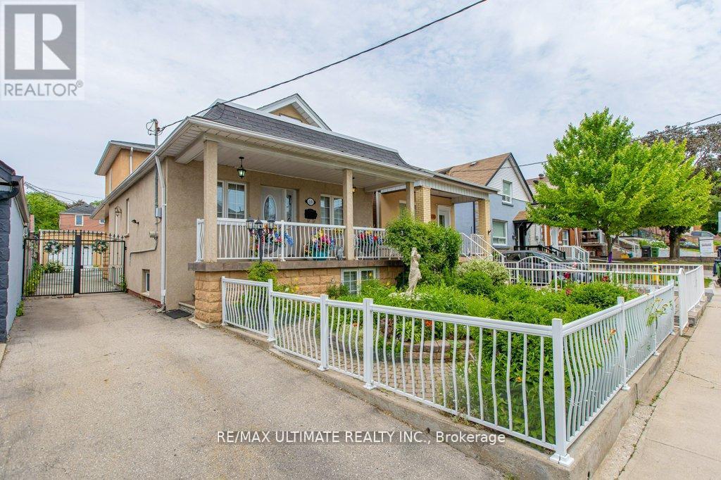 110 AILEEN AVENUE, Toronto, Ontario