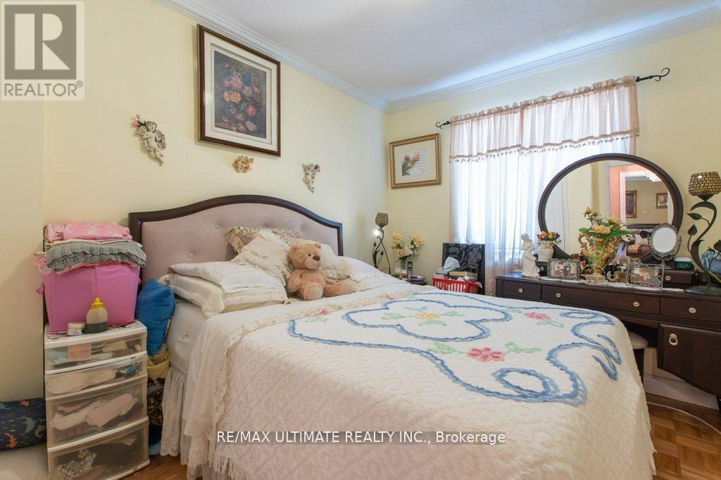 110 Aileen Avenue, Toronto, Ontario  M6M 1E9 - Photo 12 - W12409990