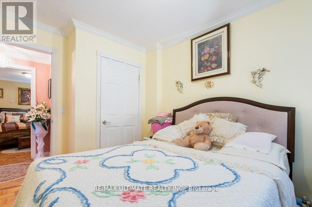 110 Aileen Avenue, Toronto, Ontario  M6M 1E9 - Photo 13 - W12409990