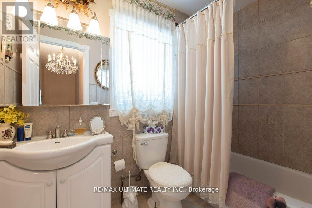 110 Aileen Avenue, Toronto, Ontario  M6M 1E9 - Photo 18 - W12409990