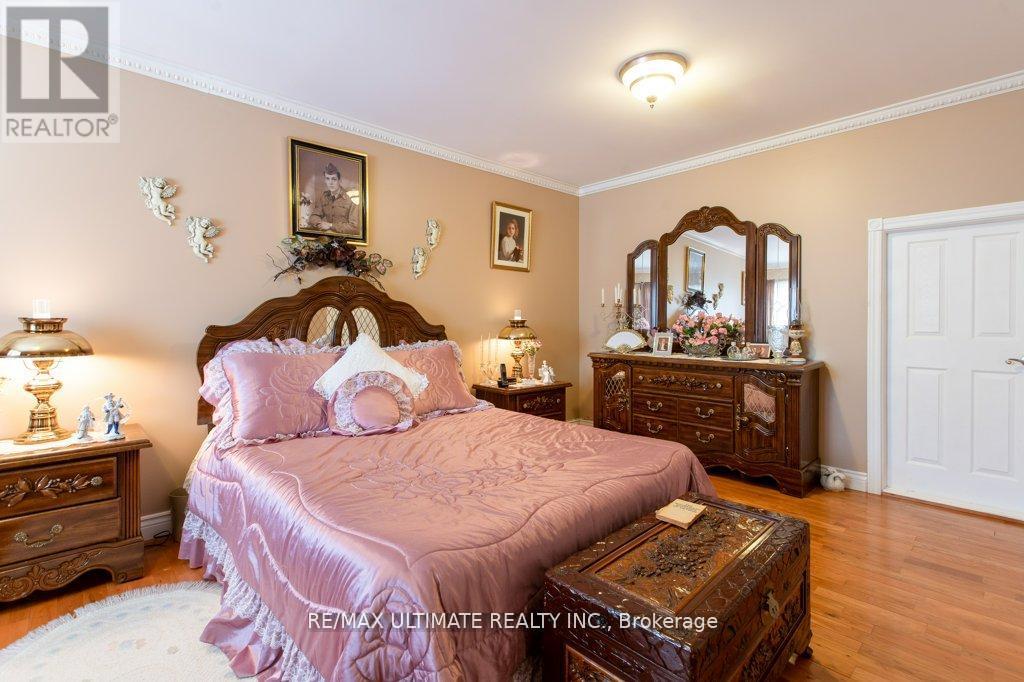 110 Aileen Avenue, Toronto, Ontario  M6M 1E9 - Photo 19 - W12409990