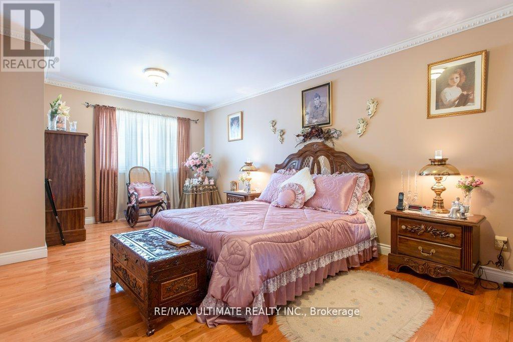 110 Aileen Avenue, Toronto, Ontario  M6M 1E9 - Photo 20 - W12409990