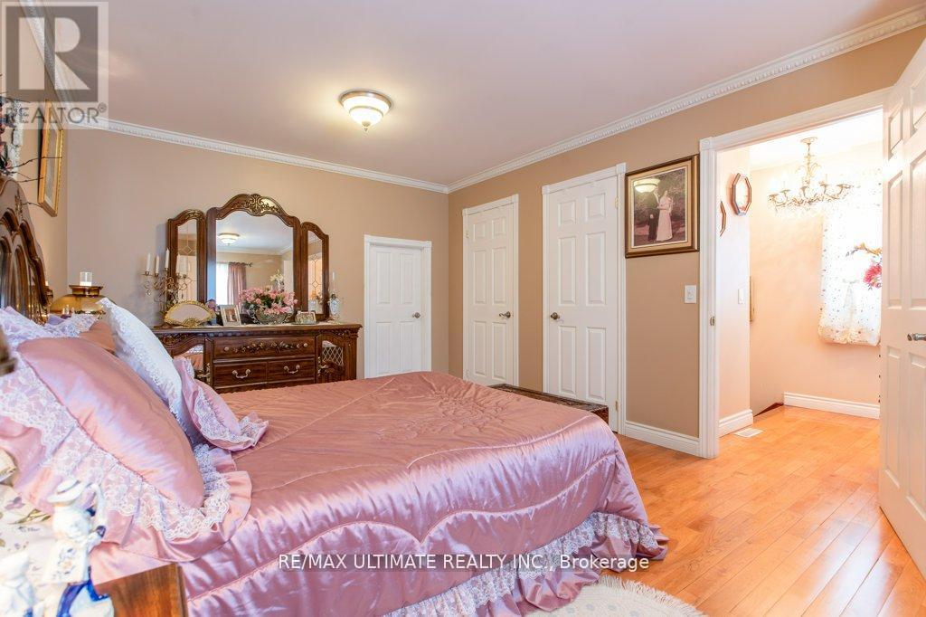 110 Aileen Avenue, Toronto, Ontario  M6M 1E9 - Photo 21 - W12409990