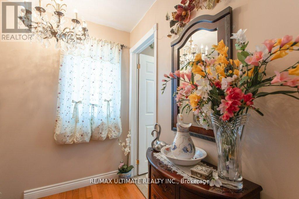110 Aileen Avenue, Toronto, Ontario  M6M 1E9 - Photo 23 - W12409990