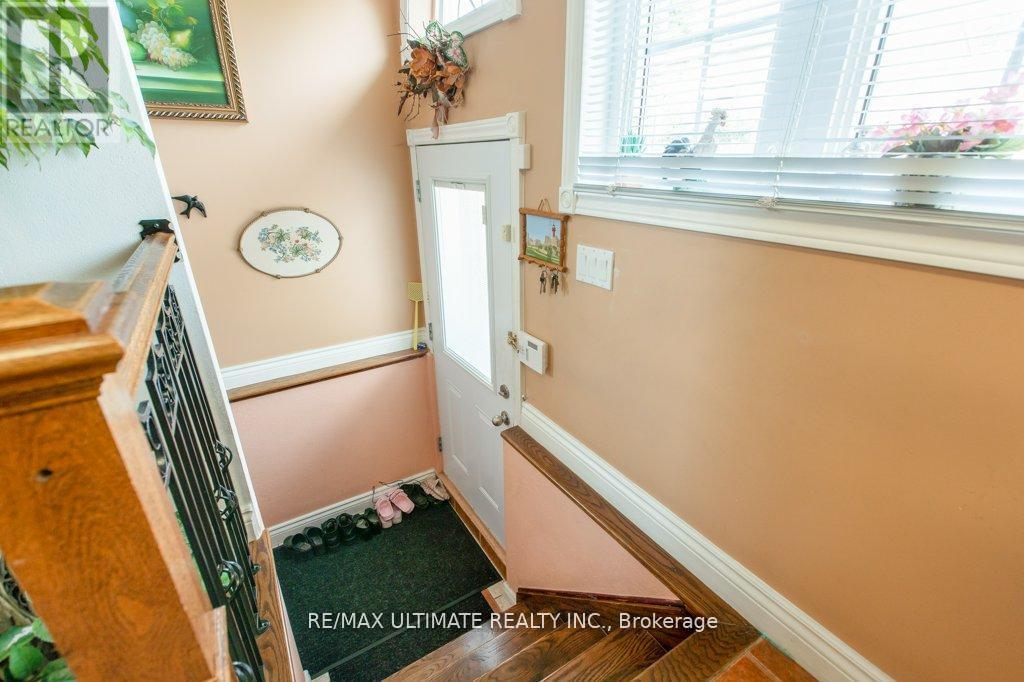 110 Aileen Avenue, Toronto, Ontario  M6M 1E9 - Photo 24 - W12409990