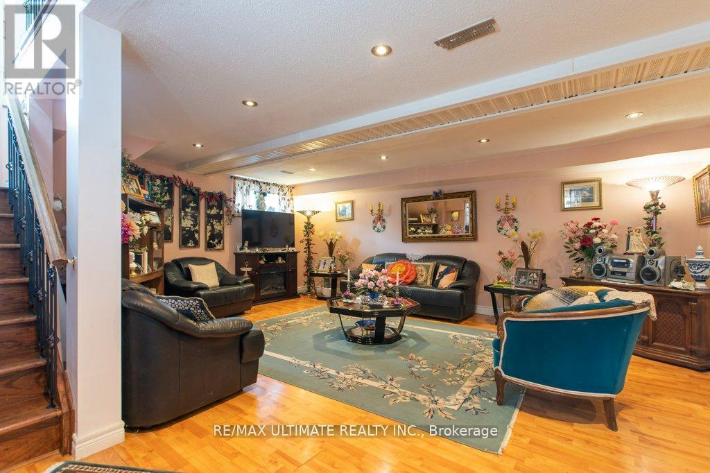 110 Aileen Avenue, Toronto, Ontario  M6M 1E9 - Photo 25 - W12409990