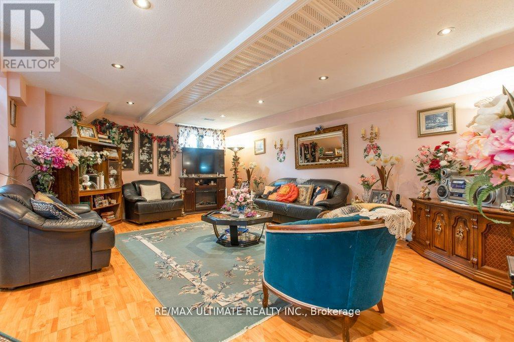 110 Aileen Avenue, Toronto, Ontario  M6M 1E9 - Photo 26 - W12409990