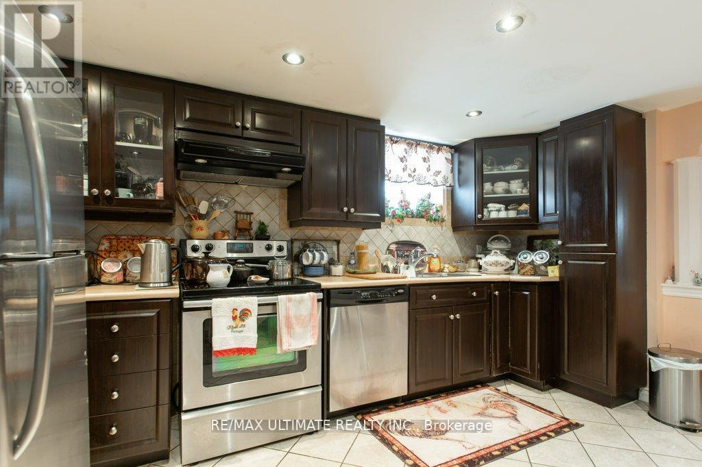 110 Aileen Avenue, Toronto, Ontario  M6M 1E9 - Photo 32 - W12409990