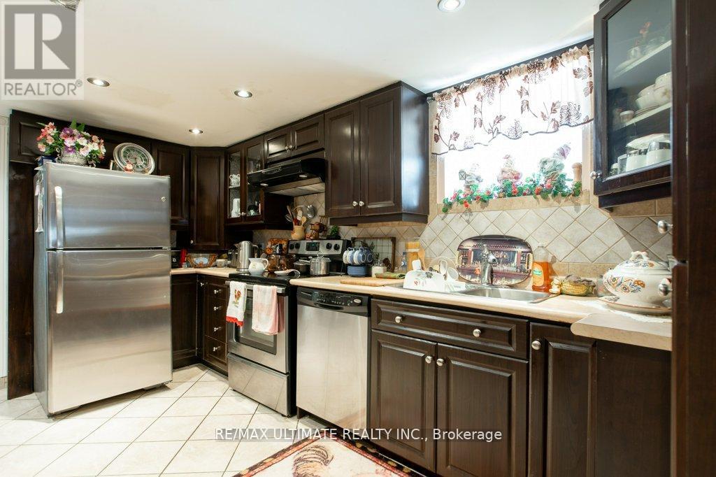 110 Aileen Avenue, Toronto, Ontario  M6M 1E9 - Photo 33 - W12409990