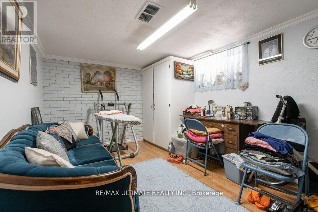 110 Aileen Avenue, Toronto, Ontario  M6M 1E9 - Photo 34 - W12409990