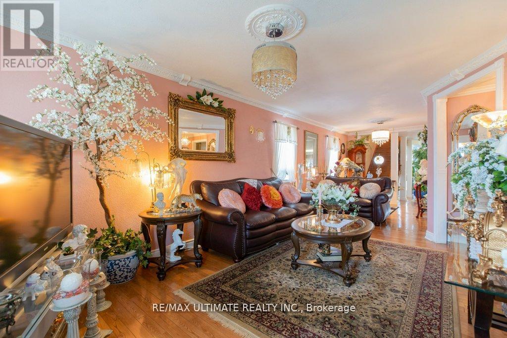 110 Aileen Avenue, Toronto, Ontario  M6M 1E9 - Photo 4 - W12409990