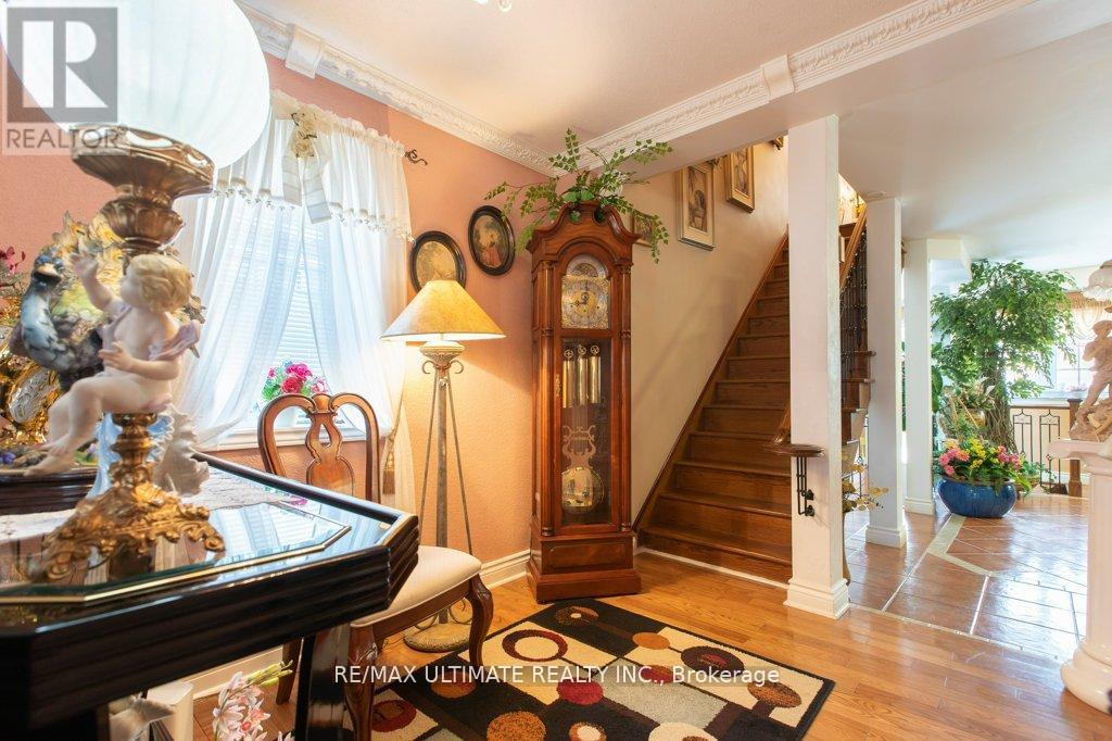 110 Aileen Avenue, Toronto, Ontario  M6M 1E9 - Photo 7 - W12409990