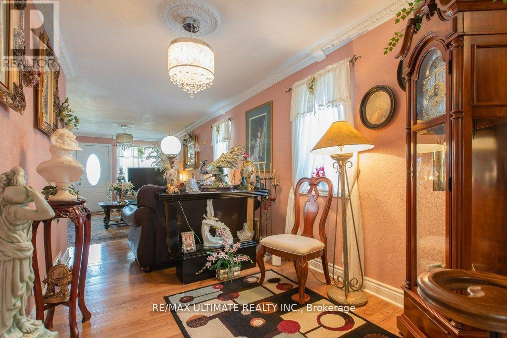 110 Aileen Avenue, Toronto, Ontario  M6M 1E9 - Photo 8 - W12409990