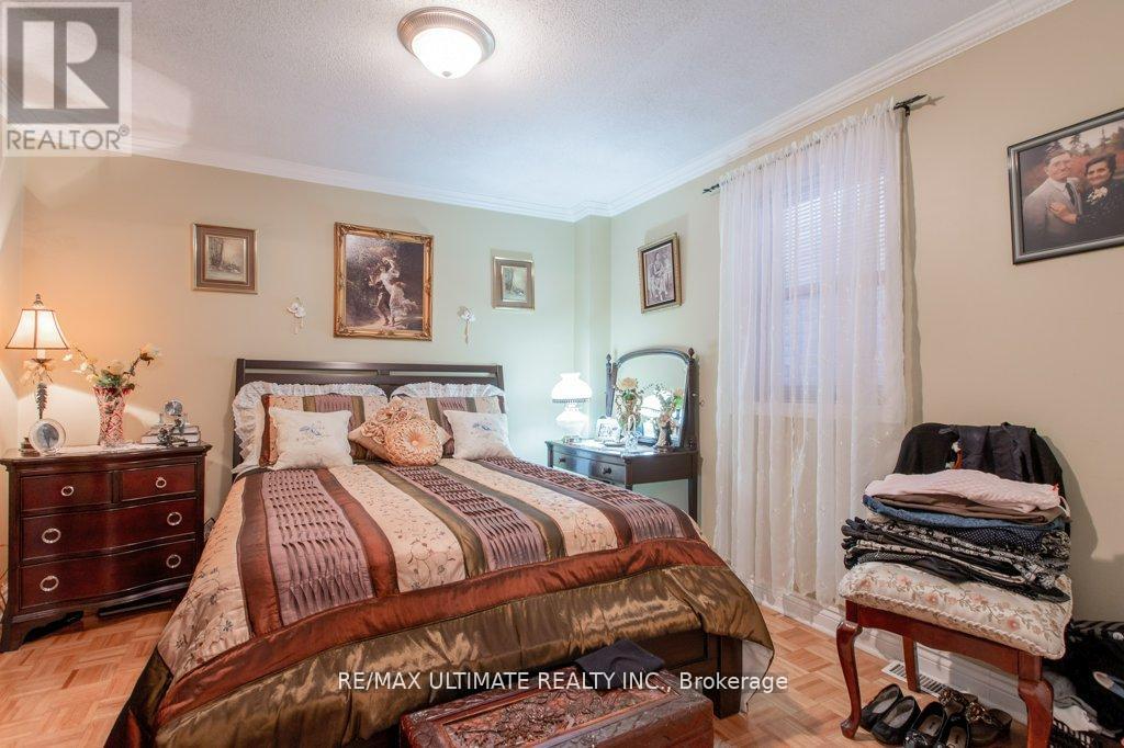 110 Aileen Avenue, Toronto, Ontario  M6M 1E9 - Photo 9 - W12409990