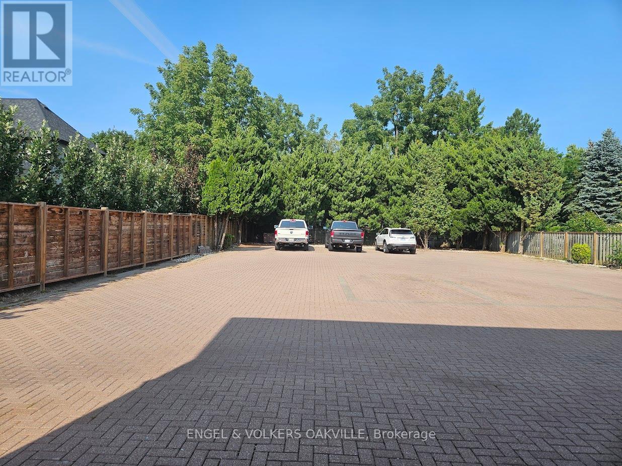 333 Mary Street, Niagara-On-The-Lake, Ontario  L0S 1J0 - Photo 2 - X12410047