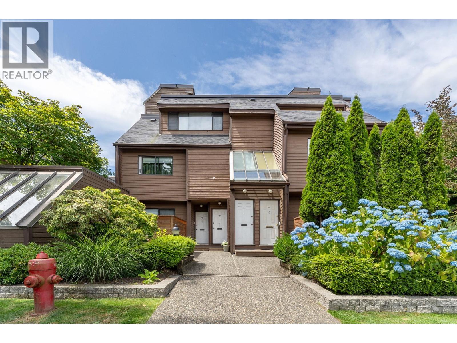 3349 MOUNTAIN HIGHWAY, North Vancouver, British Columbia