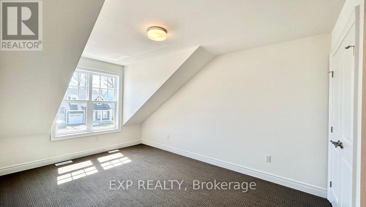 4 Paradise Grove, Niagara-On-The-Lake (Virgil), Ontario  L0S 1J0 - Photo 18 - X12409828