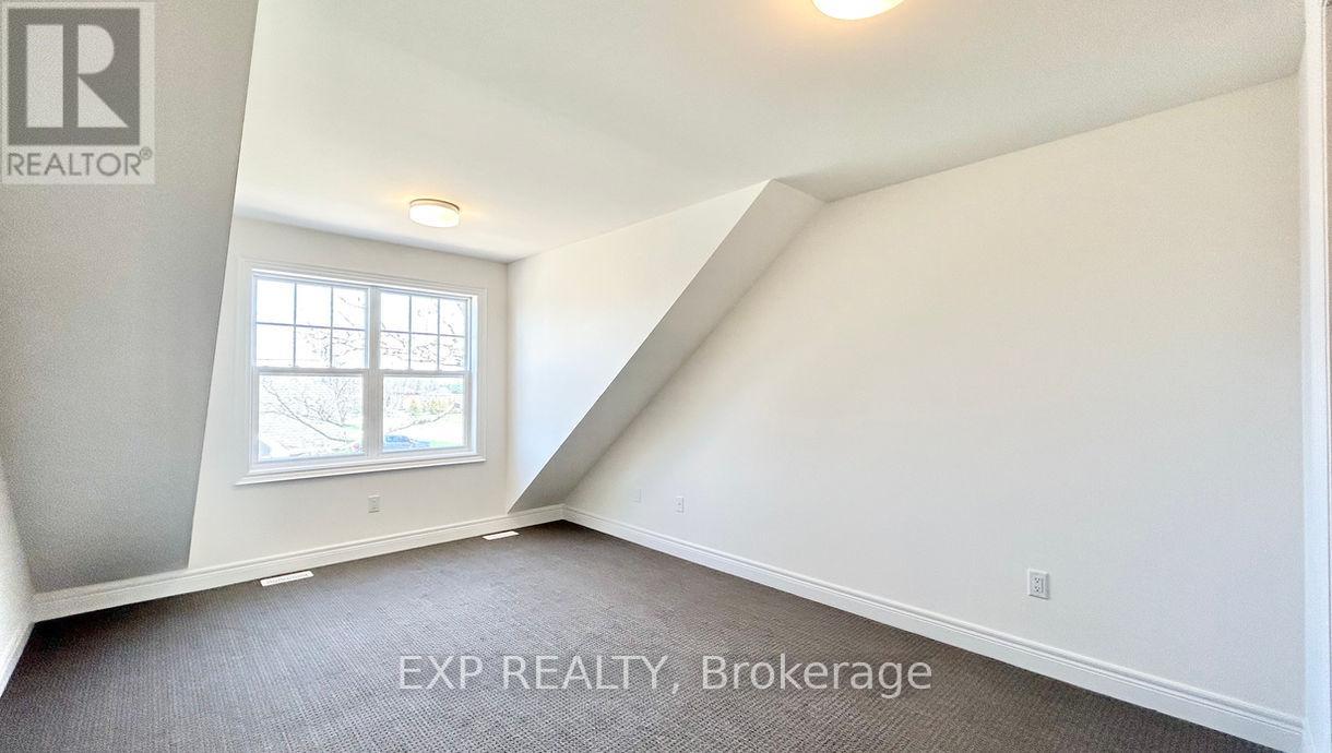 4 Paradise Grove, Niagara-On-The-Lake (Virgil), Ontario  L0S 1J0 - Photo 24 - X12409828