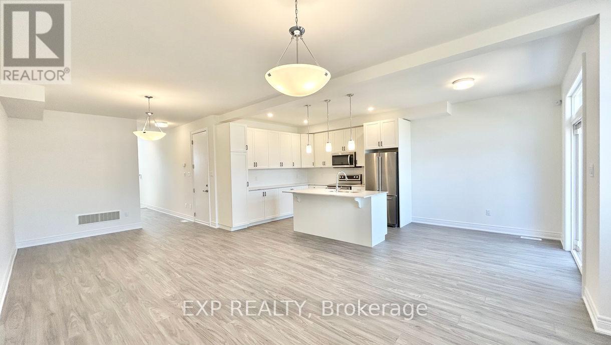 4 Paradise Grove, Niagara-On-The-Lake (Virgil), Ontario  L0S 1J0 - Photo 4 - X12409828
