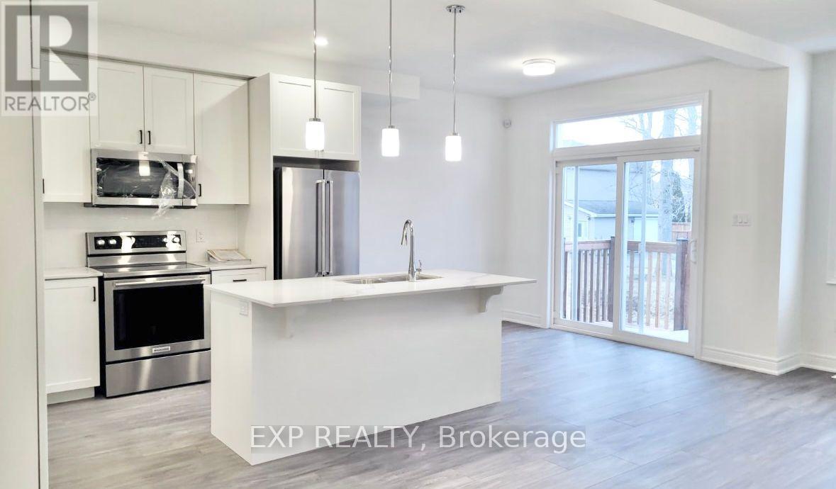 4 Paradise Grove, Niagara-On-The-Lake (Virgil), Ontario  L0S 1J0 - Photo 6 - X12409828