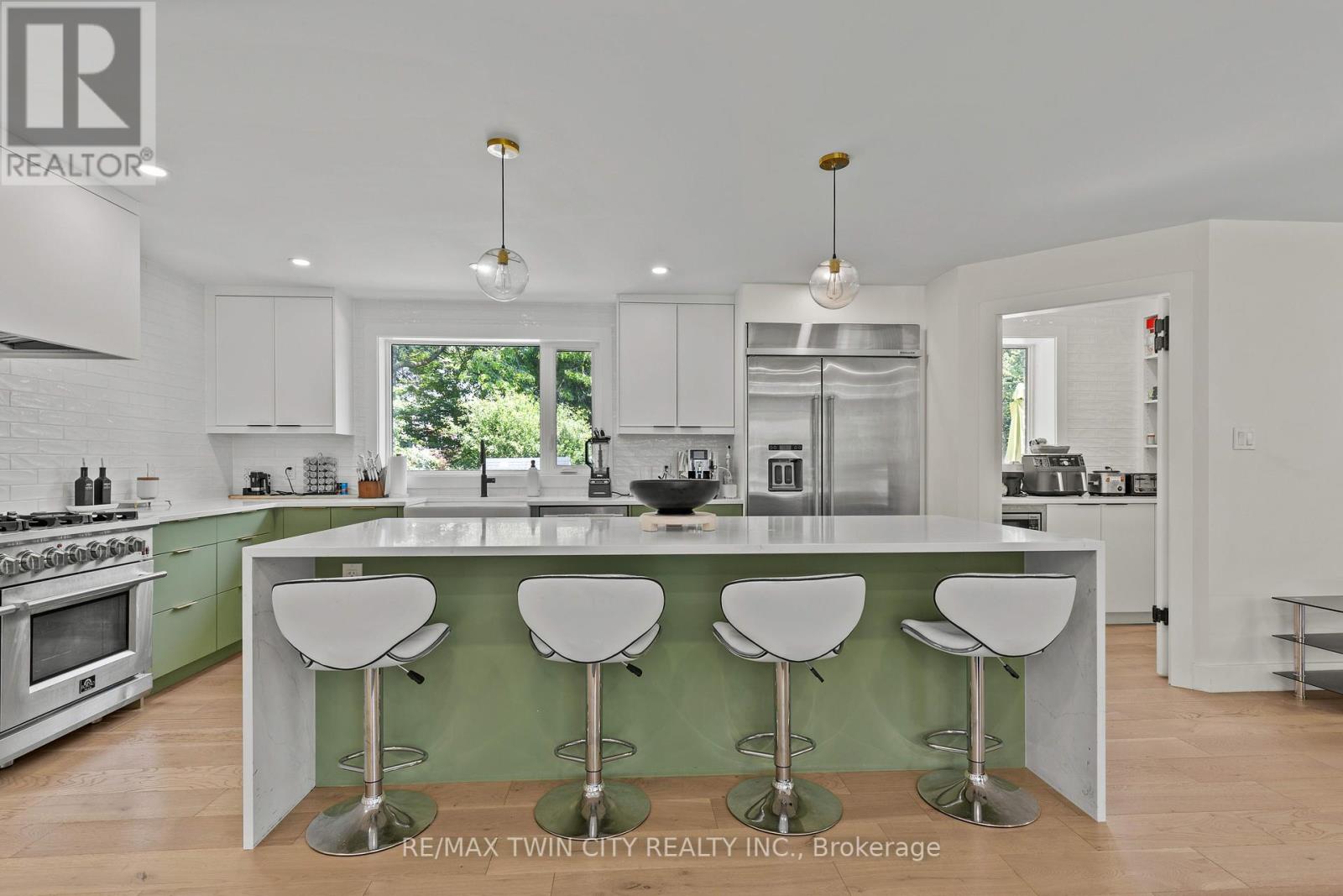 514 Oxbow Road, Waterloo, Ontario  N2K 1Y6 - Photo 10 - X12409855