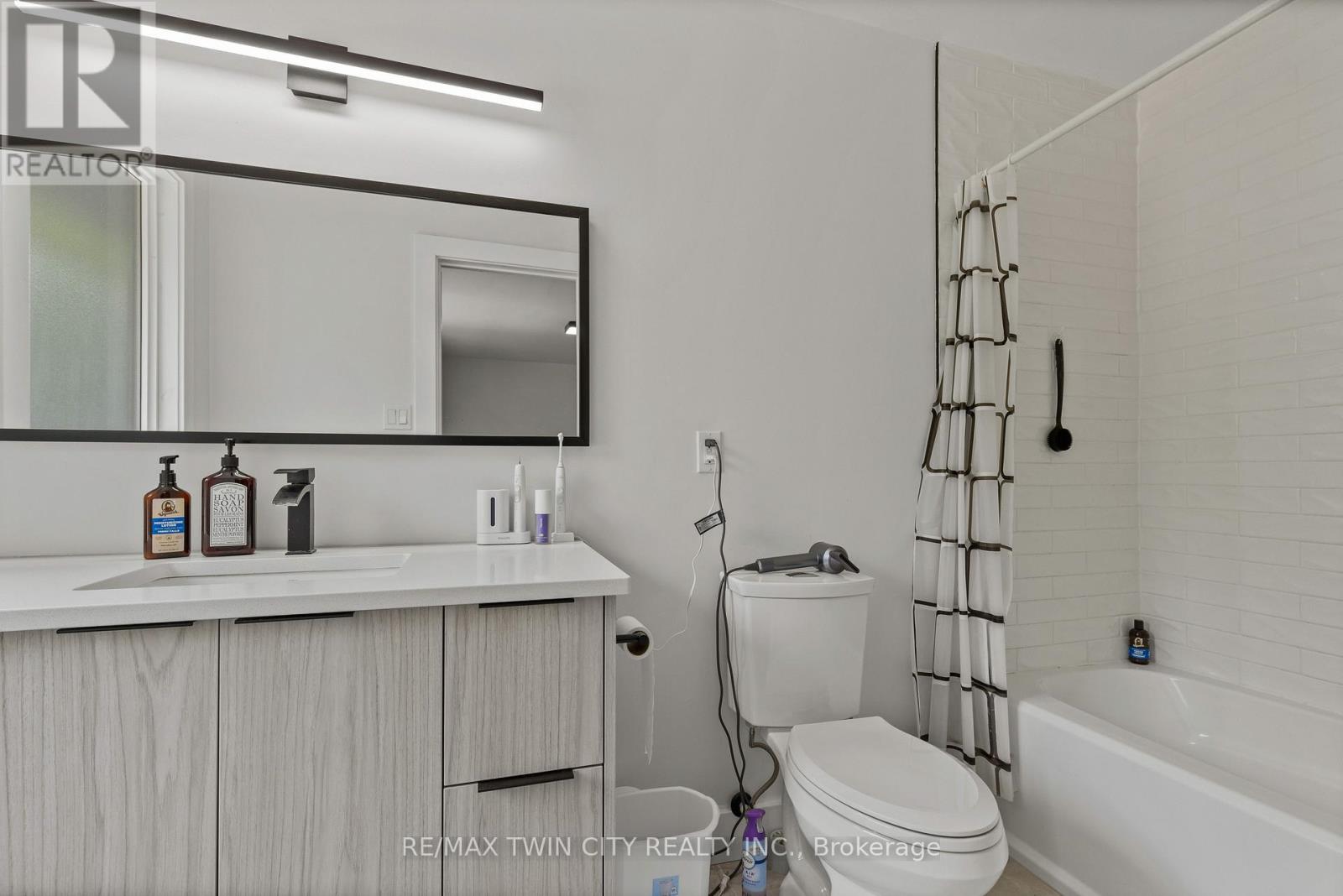 514 Oxbow Road, Waterloo, Ontario  N2K 1Y6 - Photo 38 - X12409855