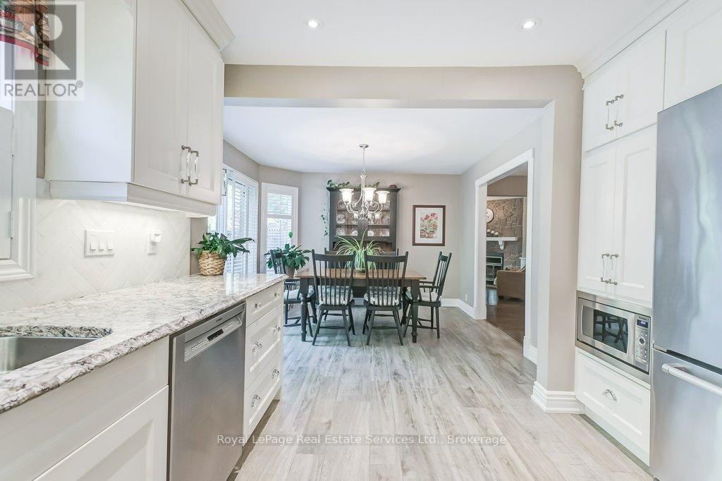2139 Brays Lane, Oakville, Ontario  L6M 2T2 - Photo 14 - W12405398