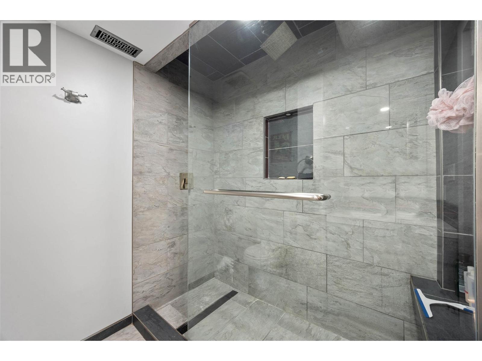 985 Schreiner Street, Kamloops, British Columbia  V2B 5W1 - Photo 36 - 10363239