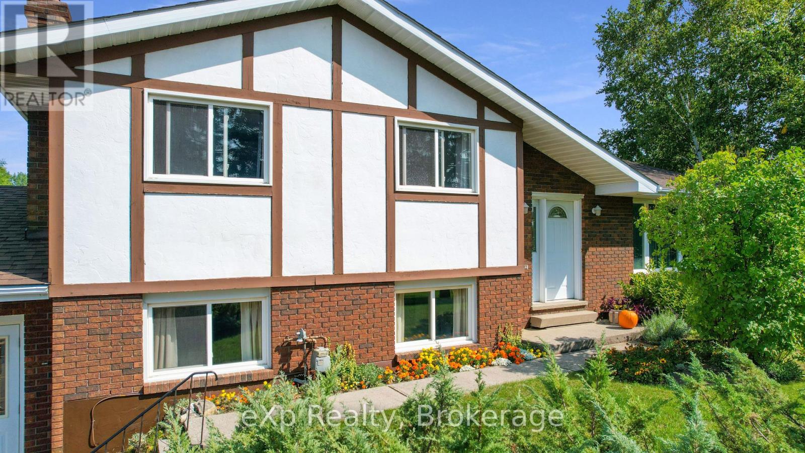196/198 Concession 10, Saugeen Shores, Saugeen Shores, Ontario  N0G 2J0 - Photo 2 - X12410085